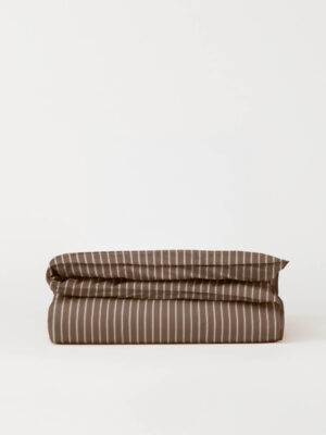 DAWN Percale sengetøj - Chocolate Stripes - 140x200 cm - 100% økologisk bomuld - Brunt med striber