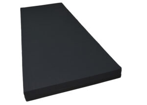 Karat Plus vendbar skummadras bredde 70 x 200 cm med vaskbart kraftigt marineblåt betræk.