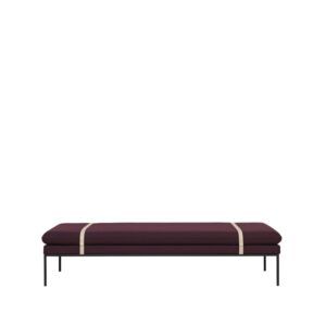 ferm LIVING Turn daybed stof Fiord by kvadrat bordeaux, sort stel
