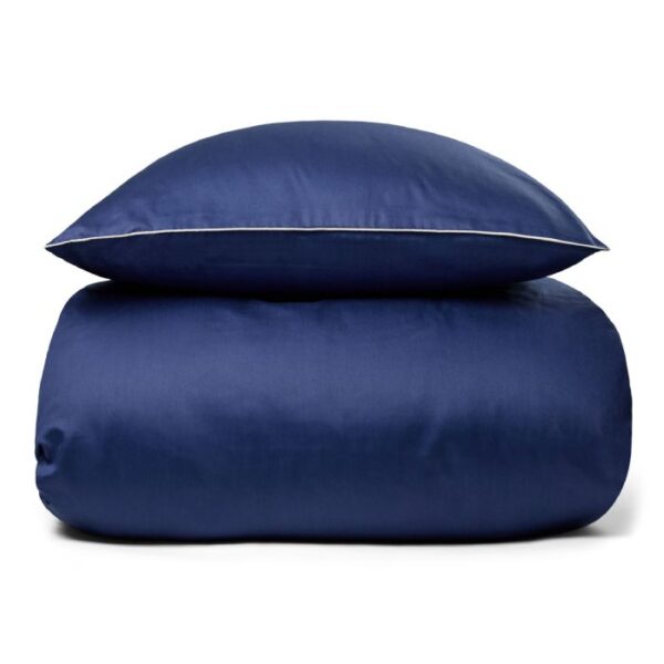 Dobbelt sengetøj 200x220 cm - 100% bomuldssatin - Olga blå sengetøj med pipingkant - Ekstra blødt sengesæt fra By Borg