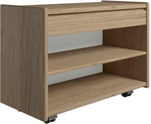 Krone 80 cm bredt sengebord i olieret egefiner med 1 skuffe og 1 hylde - Dansk produceret. 37 cm dybde Hjul