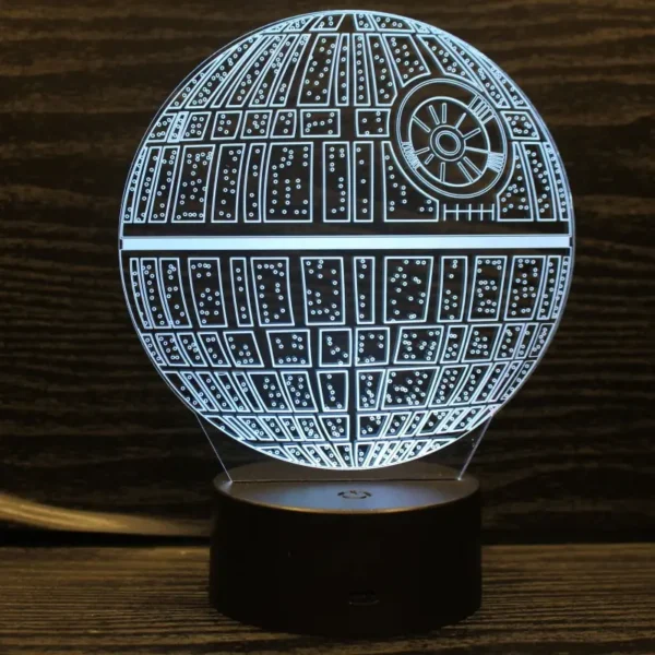 Dødsstjernen 3D lampe. Natlampe med en sej Dødsstjerne. Farveskift mellem 7 farver.