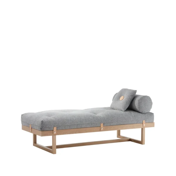 A2 Stay daybed stof grå, ramme i hvidolieret eg
