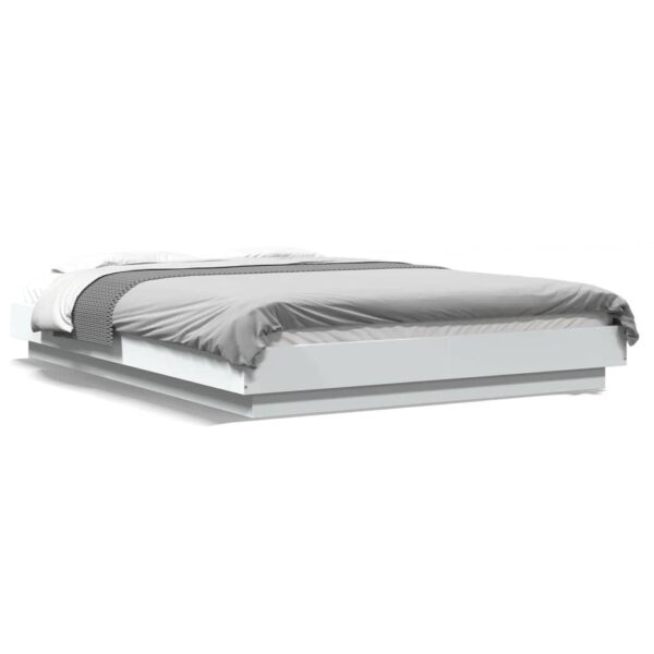 Sengeramme med LED-lys 140x200 cm konstrueret træ hvid
