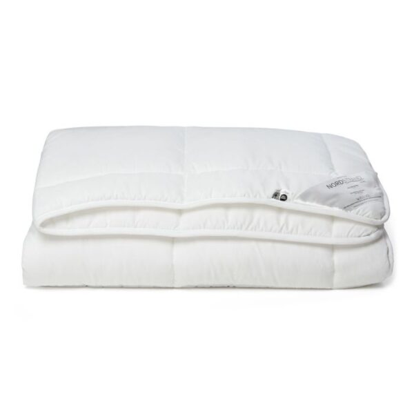 Allergivenlig fiberdyne - Helårsdyne - 140x220 cm - Let fugttransporterende dyne - Nordstrand Home dyne