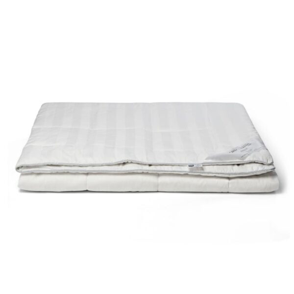 Silkedyne - 100% mulberry silkefyld - Temperaturregulerende dyne - 140x200 cm - Nordstrand Home helårsdyne