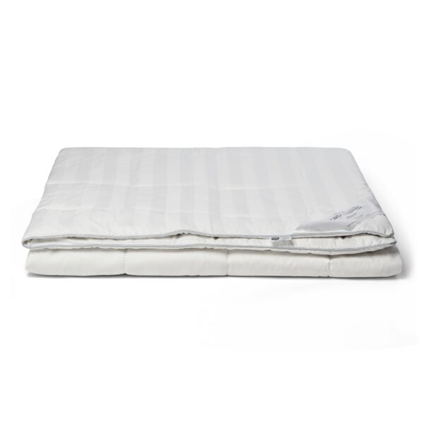 Silkedyne - 100% mulberry silkefyld - Temperaturregulerende dyne - 140x200 cm - Nordstrand Home helårsdyne