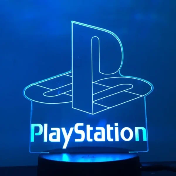 PlayStation 3D lampe. Natlampe med et lysende PlayStation logo. Farveskift mellem 7 farver.